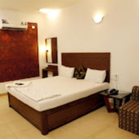 Blue Sea Beach Resort Mālvan 外观 照片
