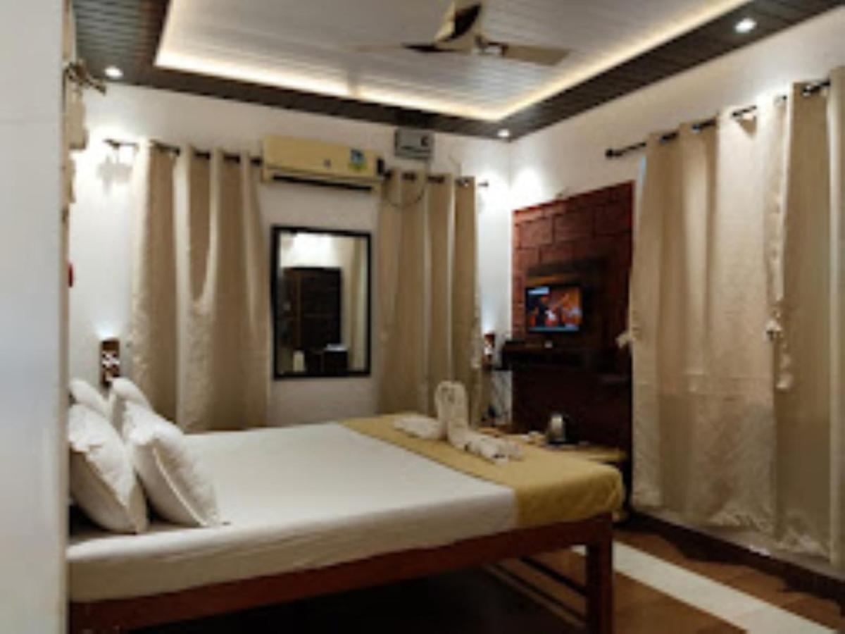 Blue Sea Beach Resort Mālvan 外观 照片