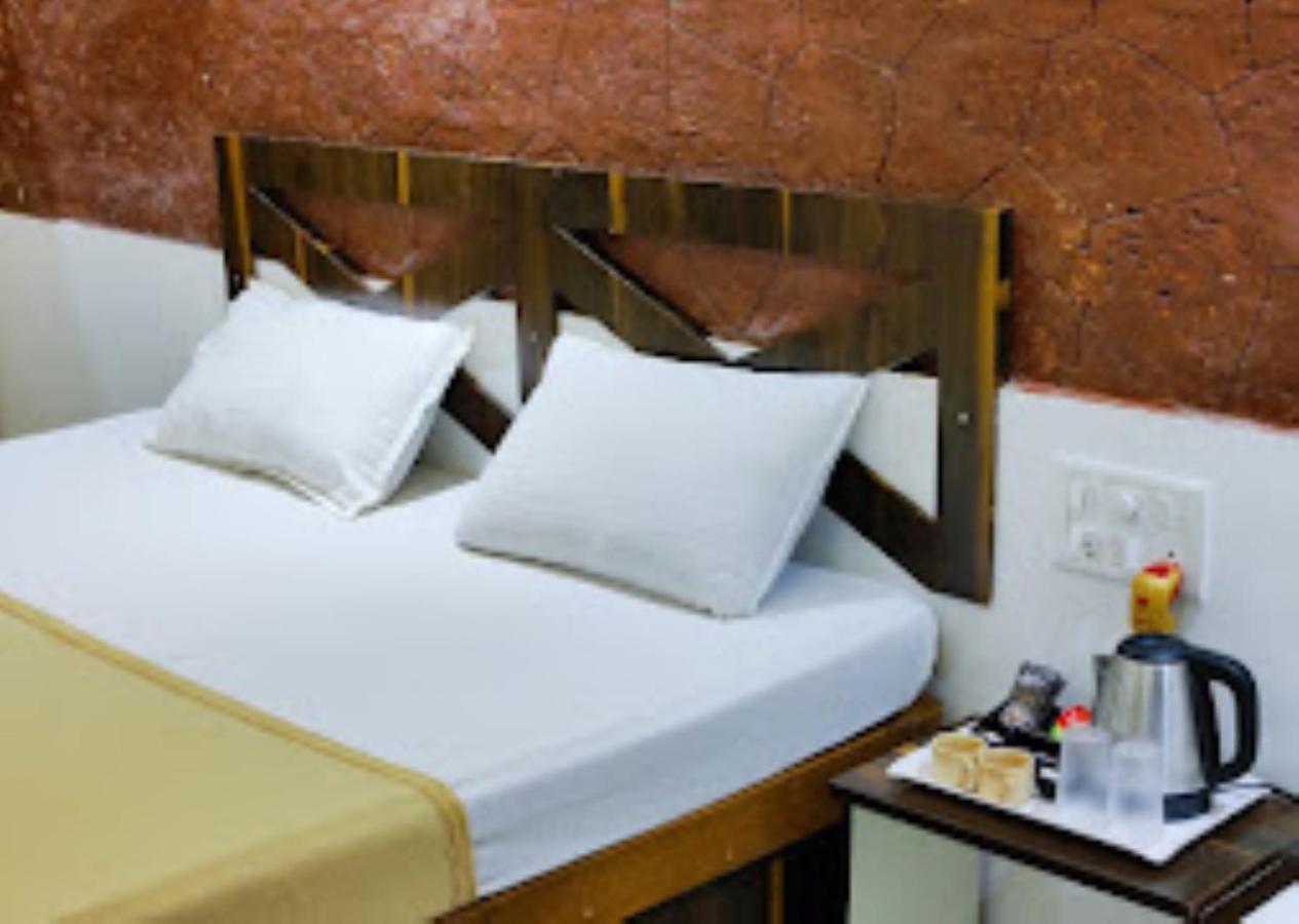 Blue Sea Beach Resort Mālvan 外观 照片
