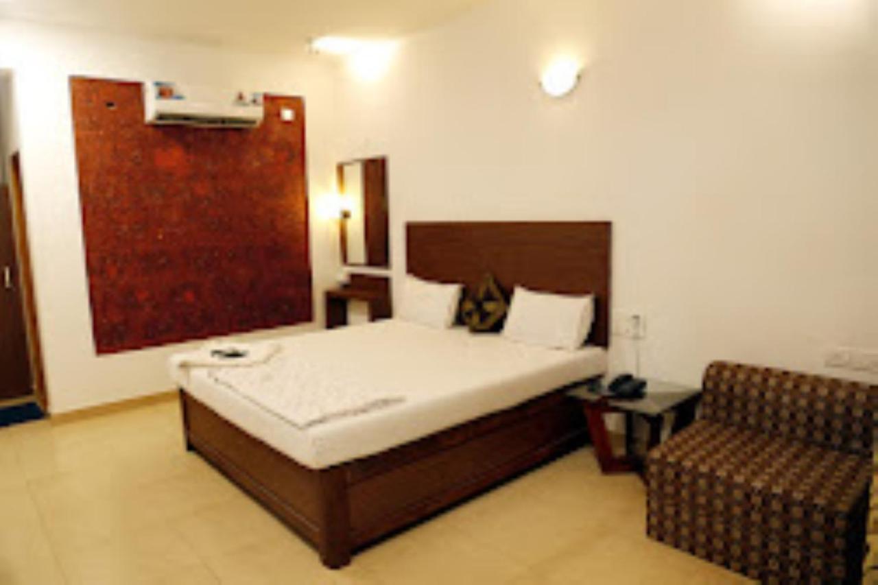 Blue Sea Beach Resort Mālvan 外观 照片